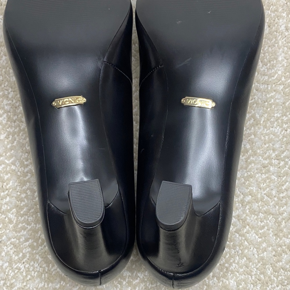 Vionic Black Pumps - image 8